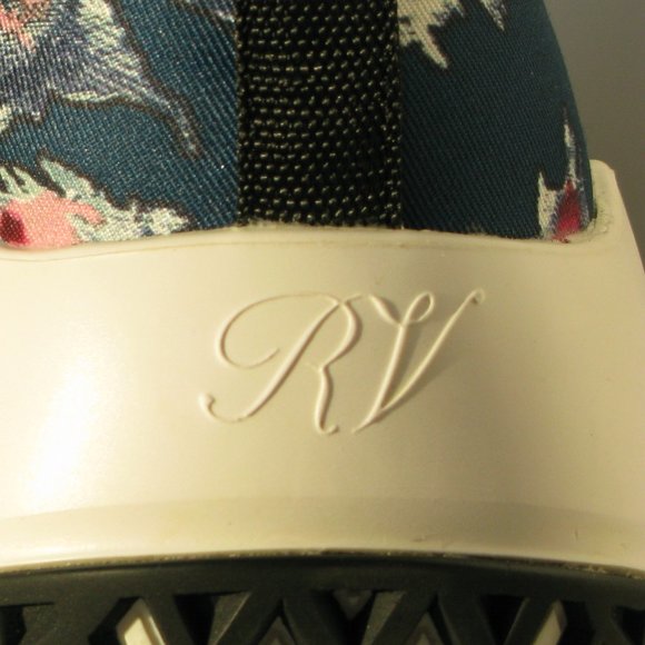 Meet your Posher, Bernadette - Picture 10 of 16